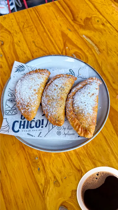 Empanadas de Nutella, maní y banano — Oye Chico, comida cubana