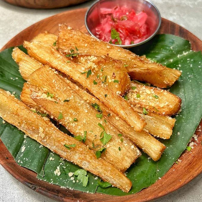 Yuca frita con parmesano — Oye Chico, comida cubana